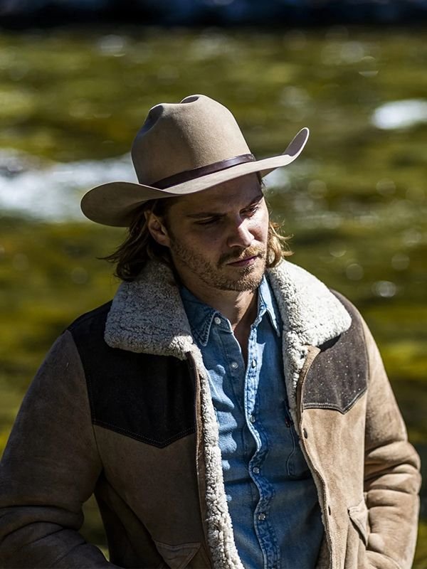 Luke-Grimes-Yellowstone-Suede-Leather-Jacket-2.jpg